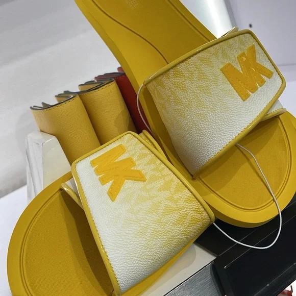 Michael Kors Slide Logo Sandals Palmer Ombré Signature
Daisy Yellow 
NWT - Picture 3 of 16